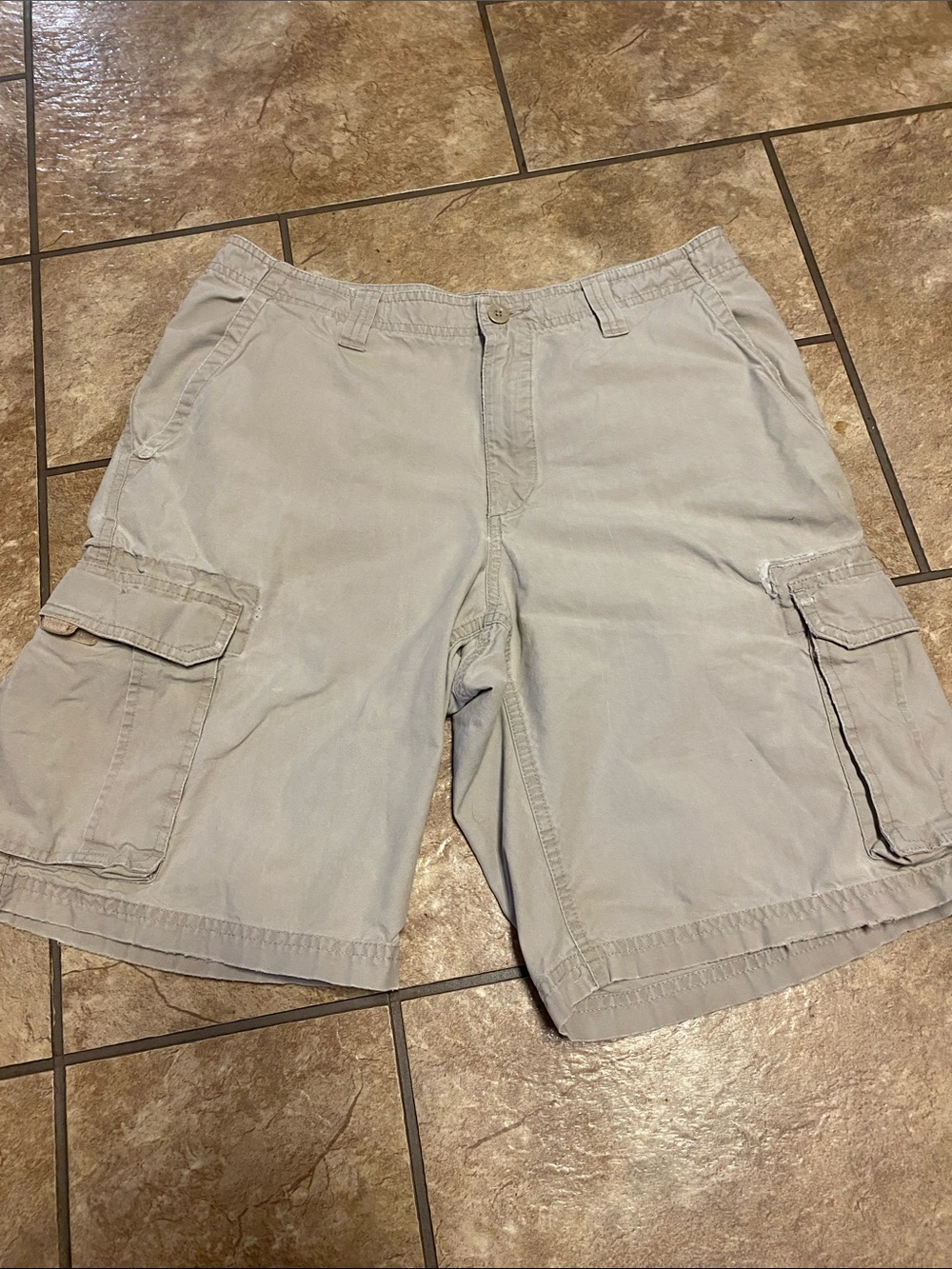 Eddie Bauer Men's Cargo Shorts in Light Tan-33 Casual Utility Summer